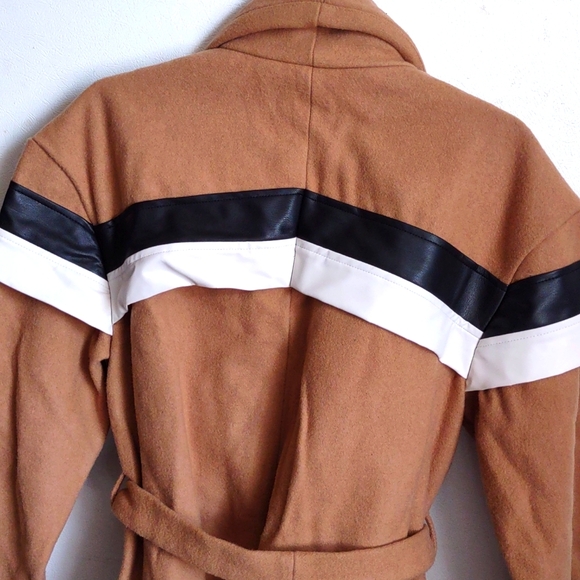 Women’s Tan Trench Coat with Black and White Accents – Size S - Picture 8 of 13